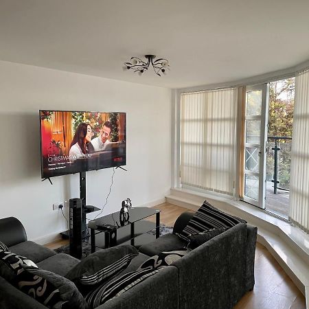 King Dems Home Dagenham Extérieur photo