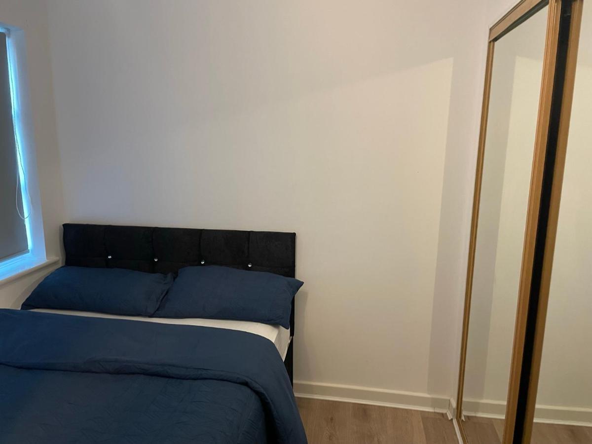 King Dems Home Dagenham Extérieur photo