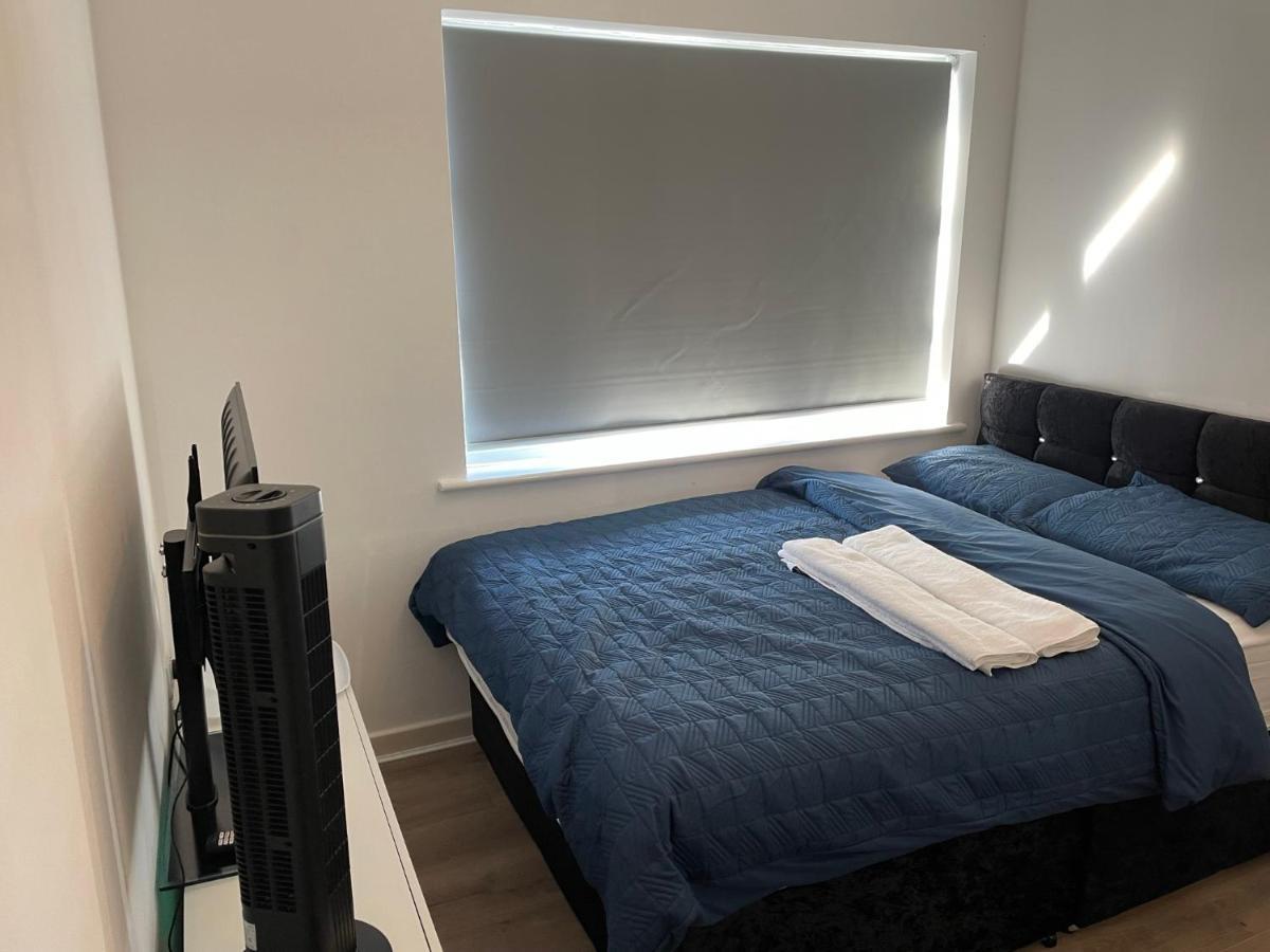 King Dems Home Dagenham Extérieur photo