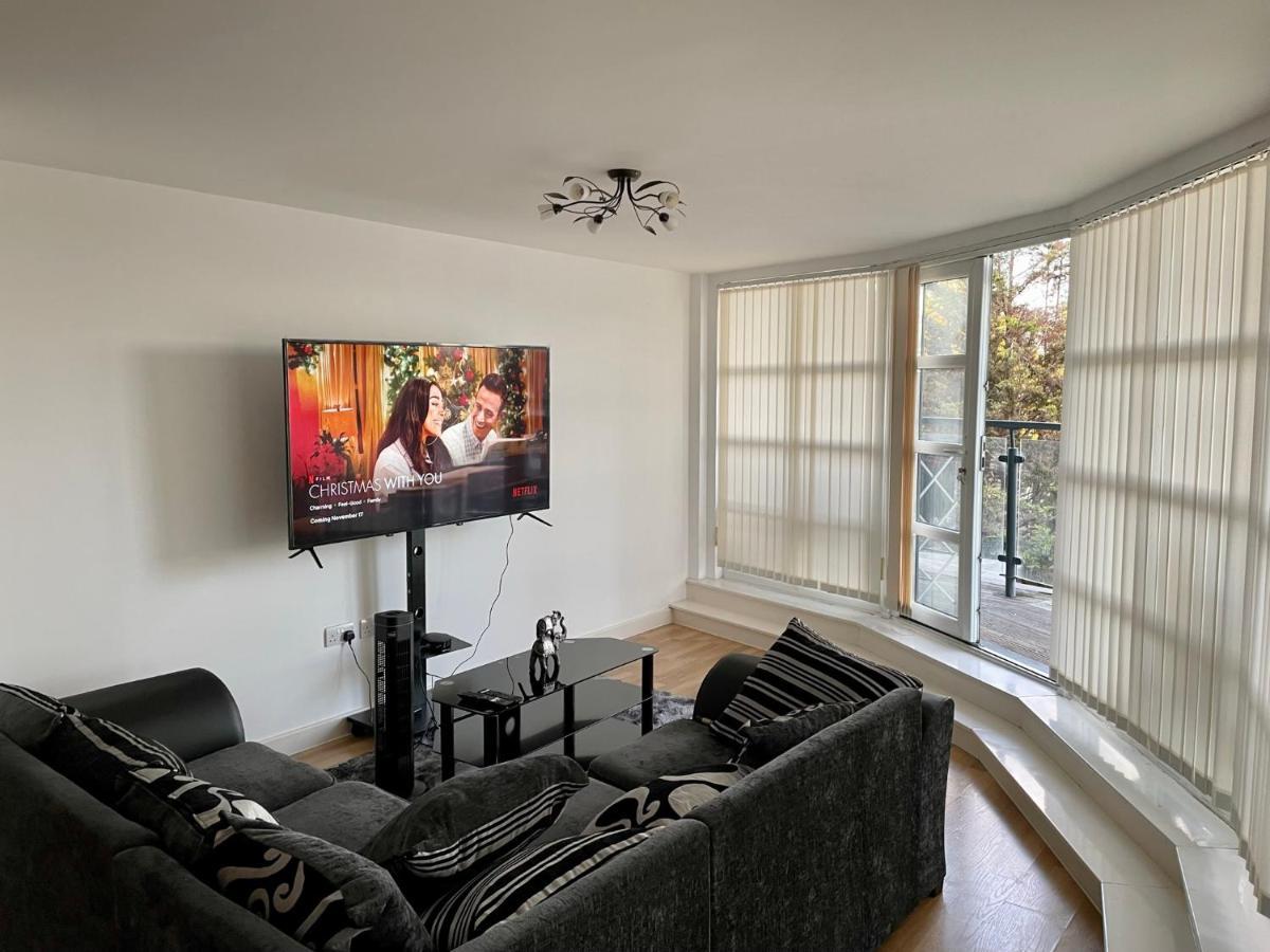 King Dems Home Dagenham Extérieur photo