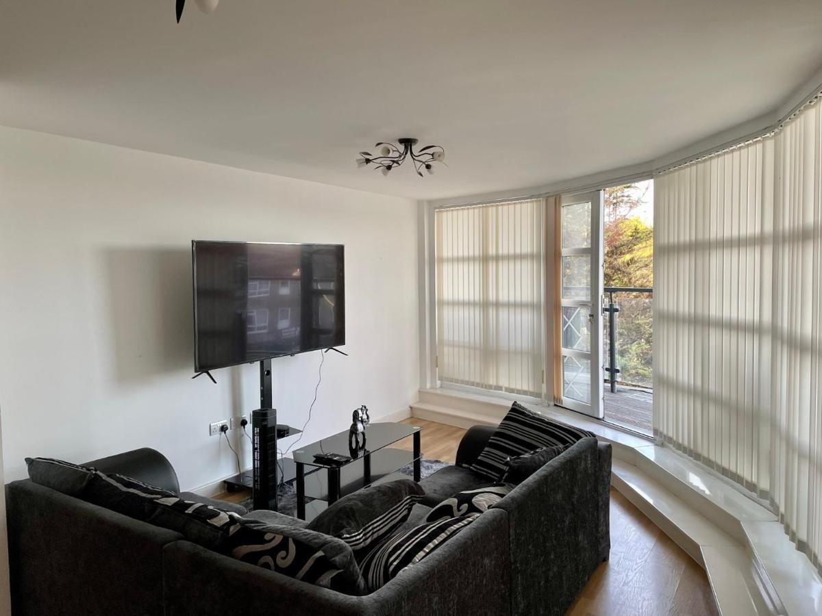 King Dems Home Dagenham Extérieur photo