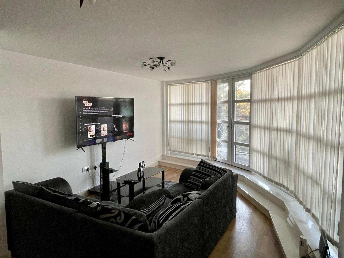 King Dems Home Dagenham Extérieur photo